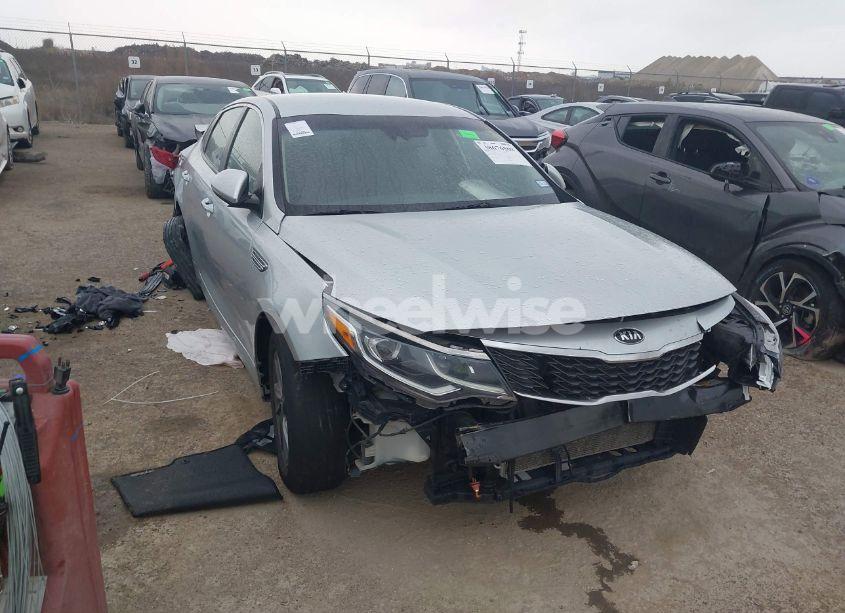 2019 Kia Optima LX (VIN 5XXGT4L3XKG359599) main photo