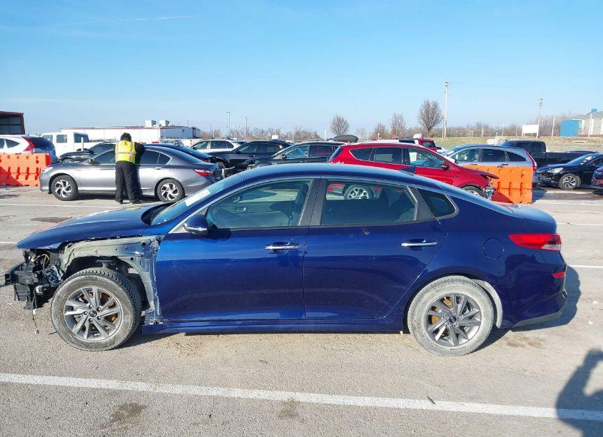 Photo 15 of 2019 Kia Optima LX (VIN 5XXGT4L3XKG361868)