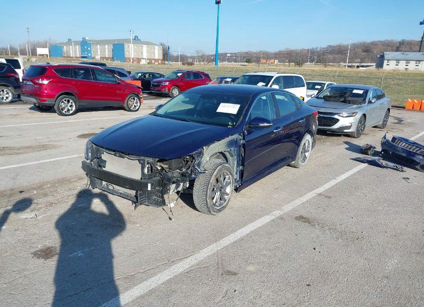 Photo 2 of 2019 Kia Optima LX (VIN 5XXGT4L3XKG361868)