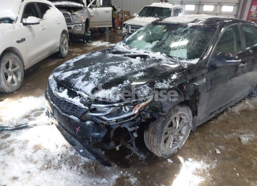 Photo 2 of 2019 Kia Optima LX (VIN 5XXGT4L3XKG363541)