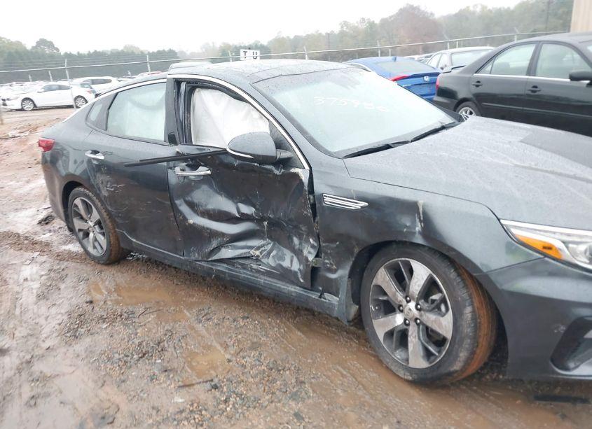 2019 Kia Optima S (VIN 5XXGT4L3XKG375950) main photo