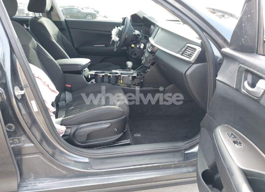 Photo 5 of 2019 Kia Optima LX (VIN 5XXGT4L3XKG376676)