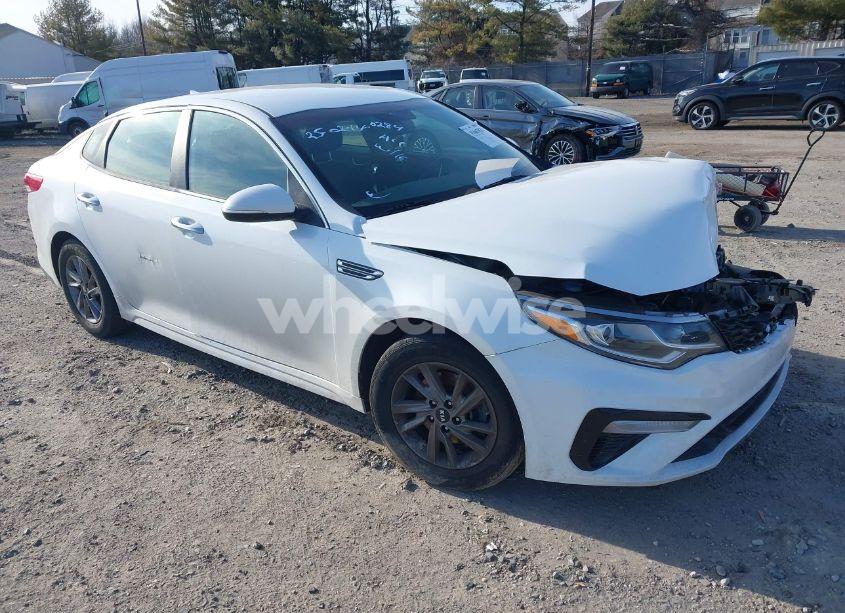 2020 Kia Optima LX (VIN 5XXGT4L3XLG424520) main photo