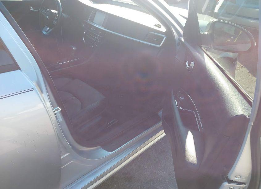 Photo 5 of 2019 Kia Optima EX (VIN 5XXGU4L12KG304818)