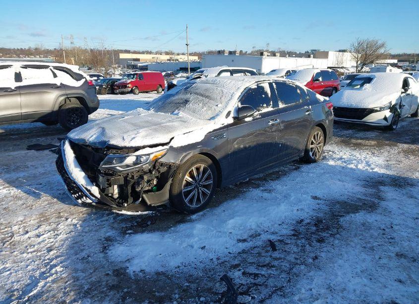 Photo 2 of 2019 Kia Optima EX (VIN 5XXGU4L12KG312336)
