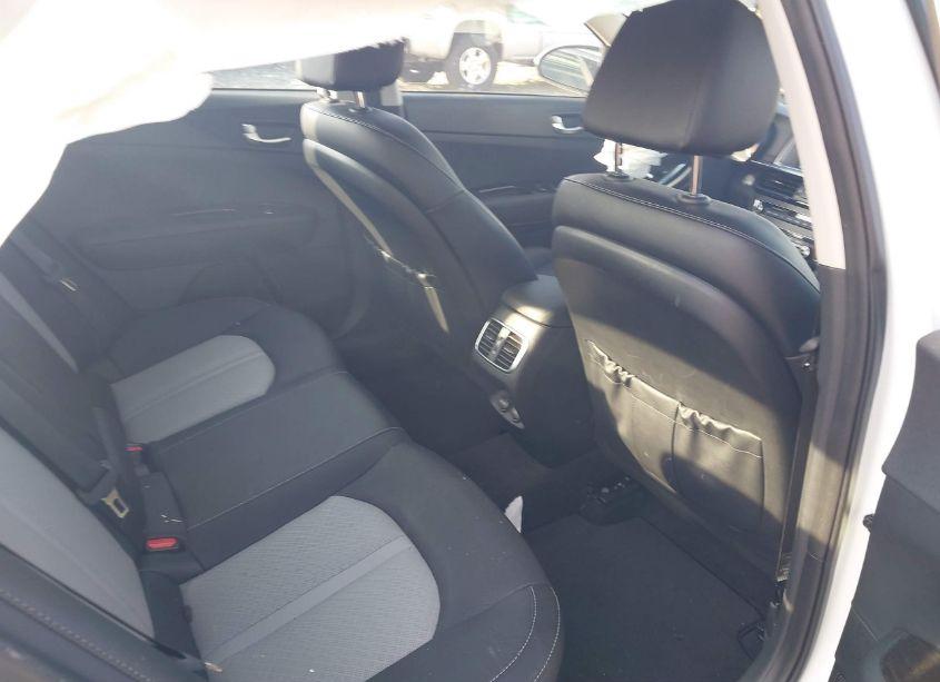 Photo 8 of 2019 Kia Optima EX (VIN 5XXGU4L14KG333107)