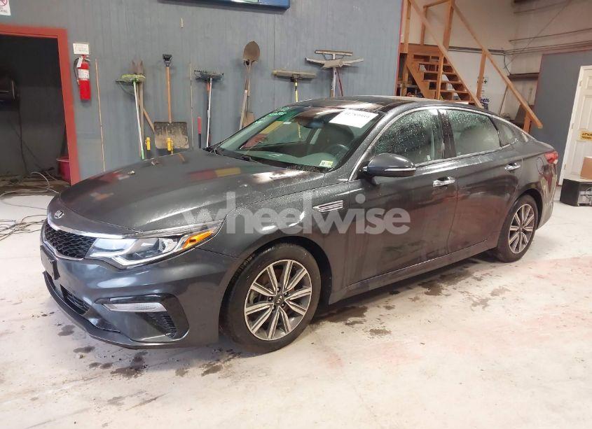 Photo 2 of 2019 Kia Optima EX (VIN 5XXGU4L15KG298304)