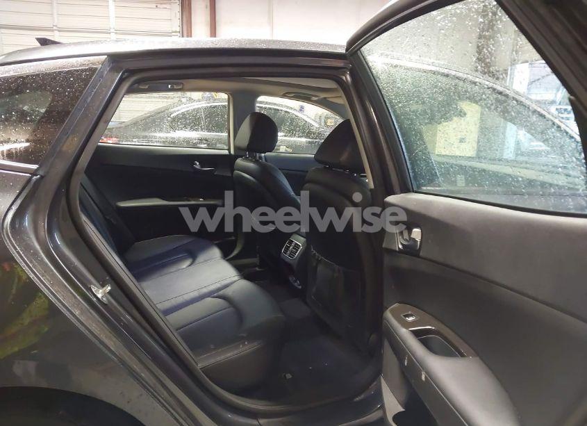 Photo 8 of 2019 Kia Optima EX (VIN 5XXGU4L15KG298304)