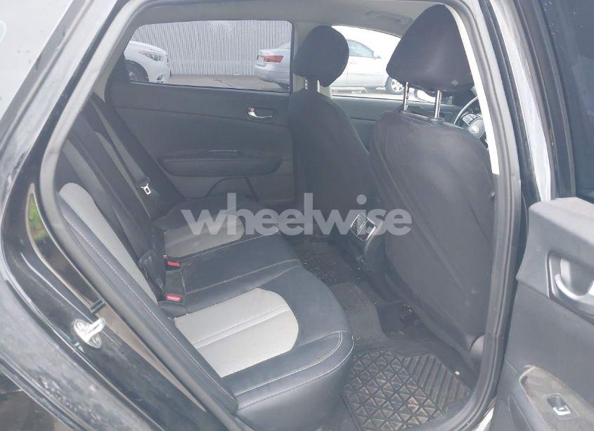 Photo 8 of 2019 Kia Optima EX (VIN 5XXGU4L16KG315076)