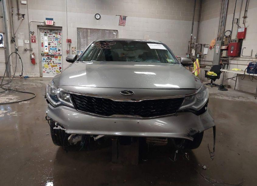 Photo 12 of 2019 Kia Optima EX (VIN 5XXGU4L17KG311618)