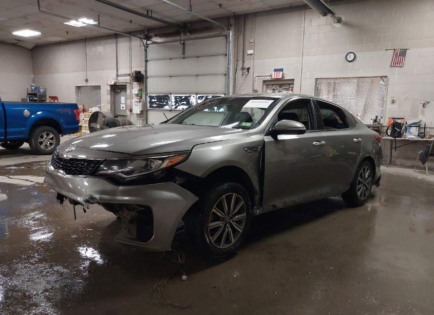 Photo 2 of 2019 Kia Optima EX (VIN 5XXGU4L17KG311618)
