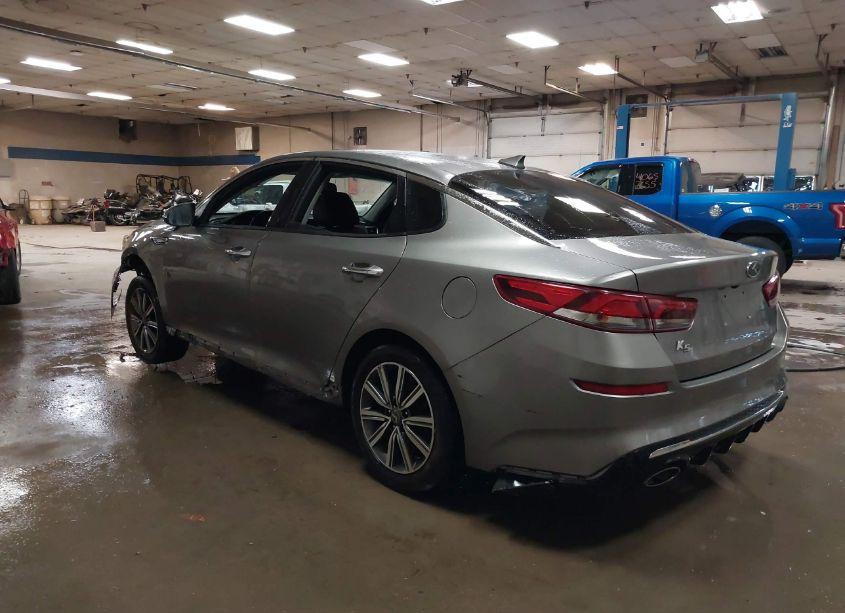 Photo 3 of 2019 Kia Optima EX (VIN 5XXGU4L17KG311618)