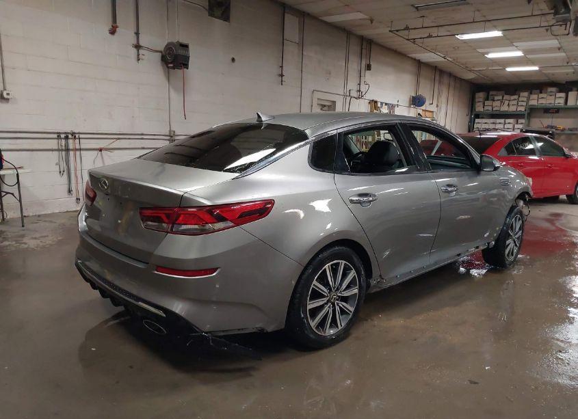 Photo 4 of 2019 Kia Optima EX (VIN 5XXGU4L17KG311618)