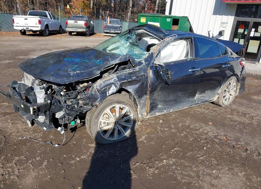 Photo 2 of 2019 Kia Optima EX (VIN 5XXGU4L19KG302936)