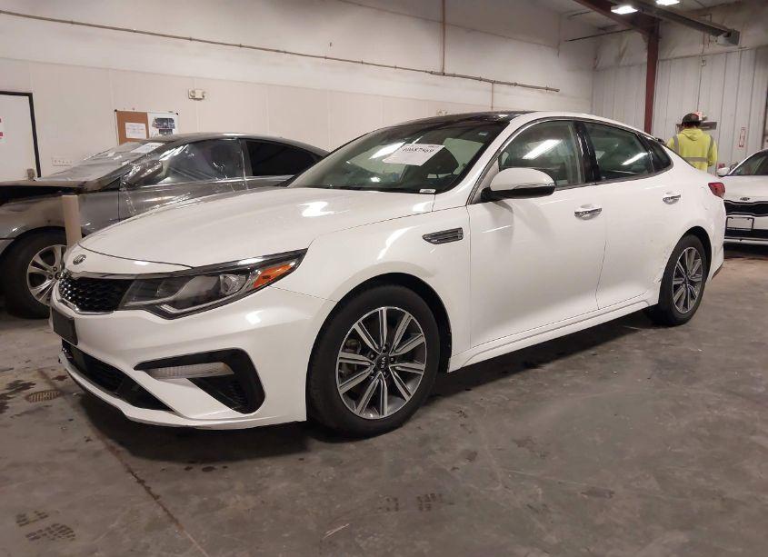Photo 2 of 2019 Kia Optima EX (VIN 5XXGU4L1XKG313444)