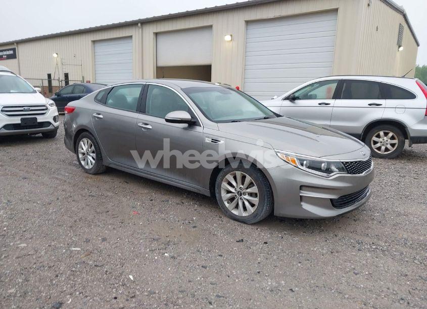 2016 Kia Optima EX (VIN 5XXGU4L30GG085317) main photo
