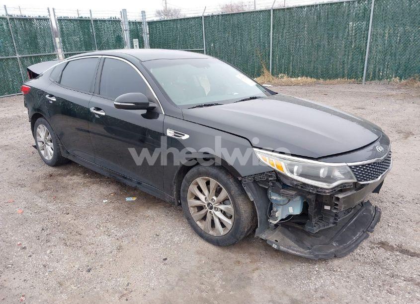 2017 Kia Optima EX (VIN 5XXGU4L30HG163466) main photo