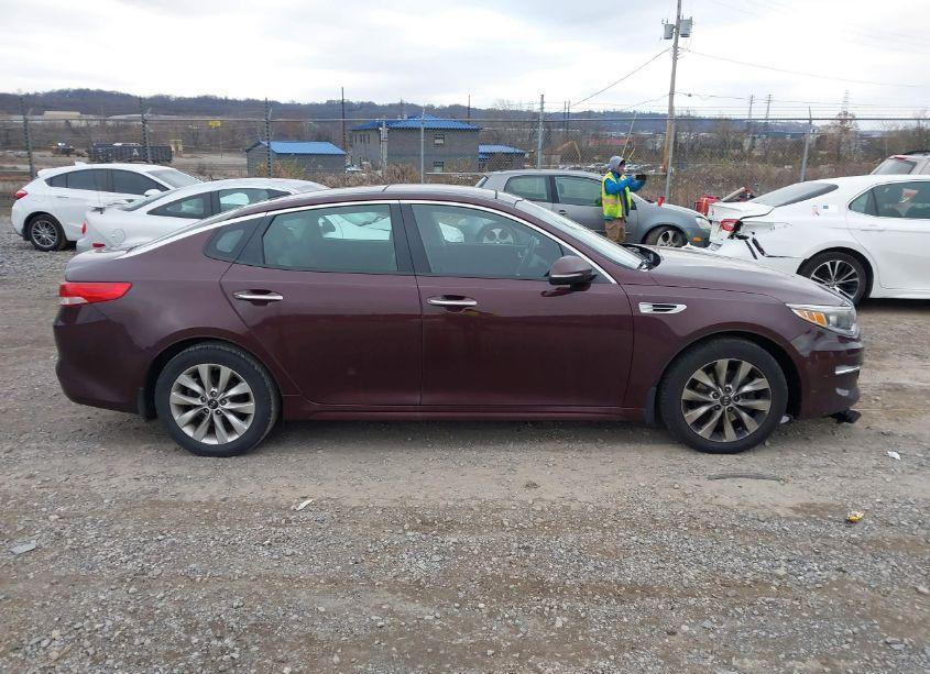 Photo 13 of 2018 Kia Optima EX (VIN 5XXGU4L30JG237300)