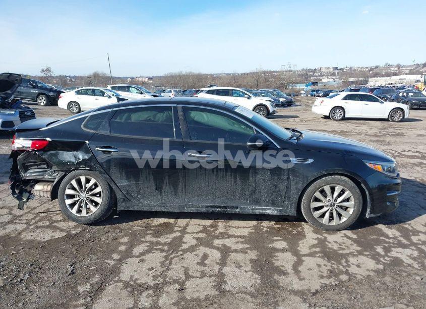 Photo 13 of 2016 Kia Optima EX (VIN 5XXGU4L31GG011730)