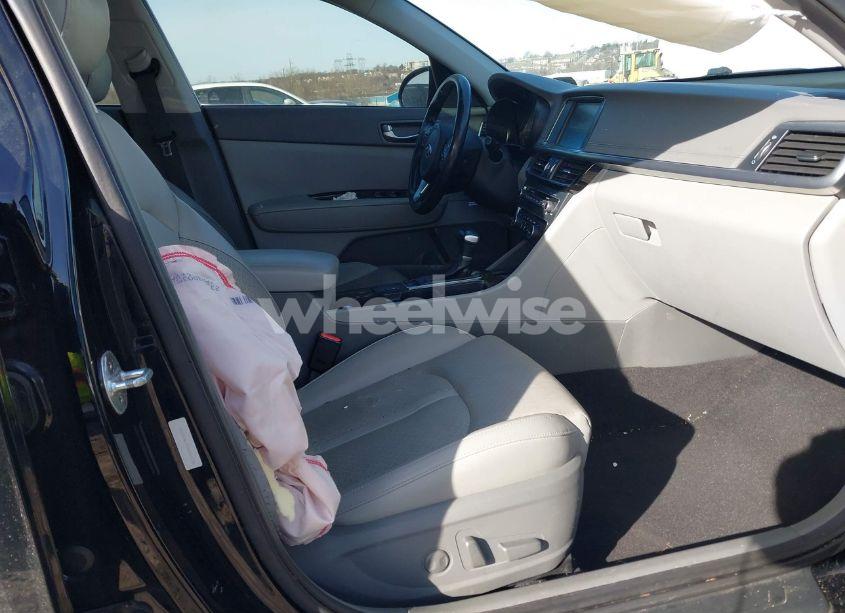 Photo 5 of 2016 Kia Optima EX (VIN 5XXGU4L31GG011730)