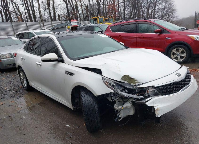 2016 Kia Optima EX (VIN 5XXGU4L31GG012201) main photo