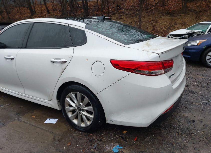 Photo 12 of 2016 Kia Optima EX (VIN 5XXGU4L31GG012201)