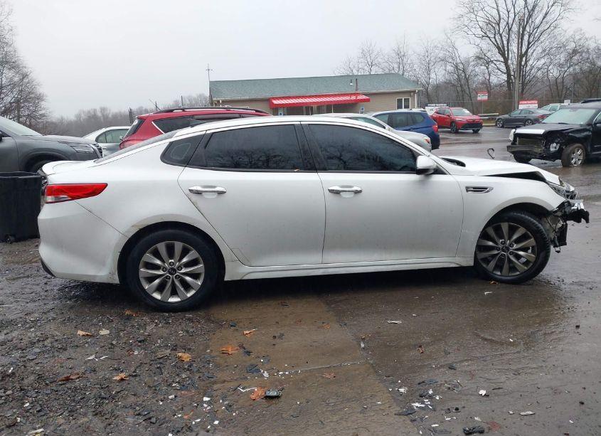 Photo 14 of 2016 Kia Optima EX (VIN 5XXGU4L31GG012201)