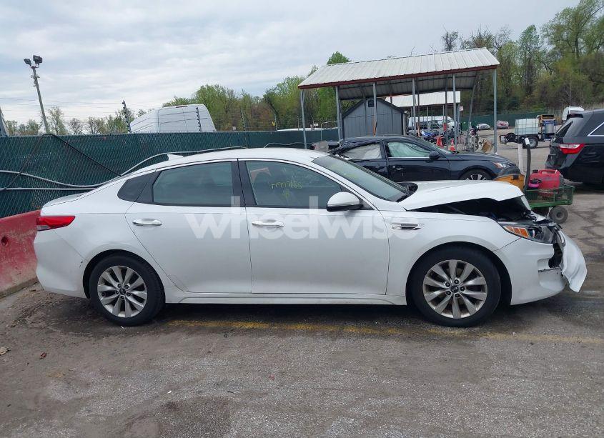 Photo 13 of 2016 Kia Optima EX (VIN 5XXGU4L31GG058501)