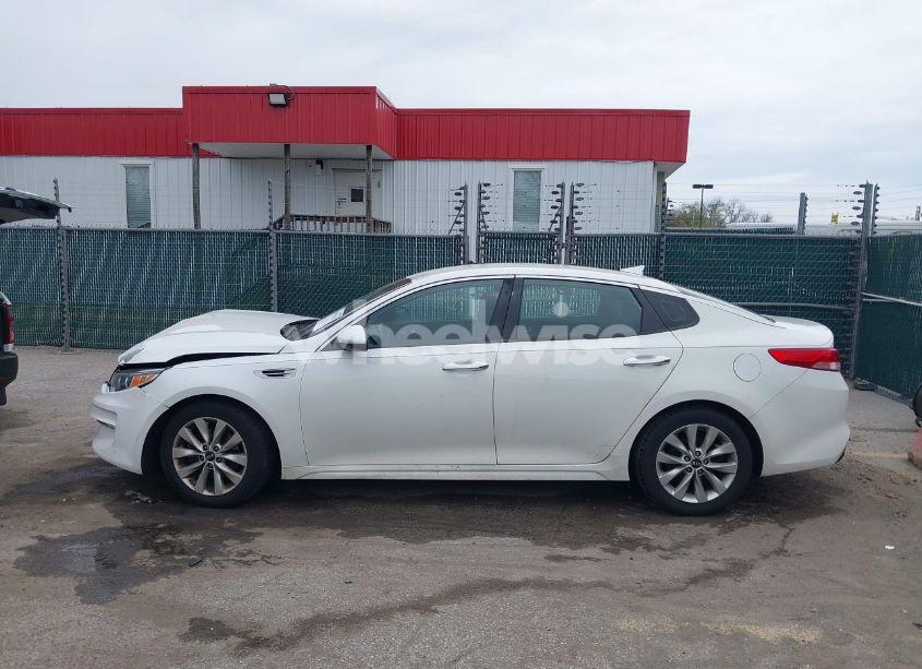Photo 14 of 2016 Kia Optima EX (VIN 5XXGU4L31GG058501)