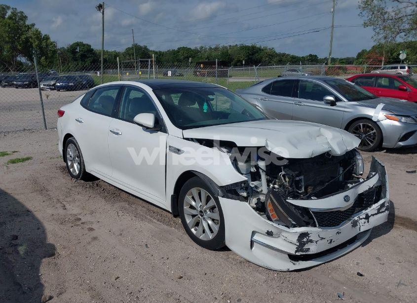 2016 Kia Optima EX (VIN 5XXGU4L31GG064220) main photo