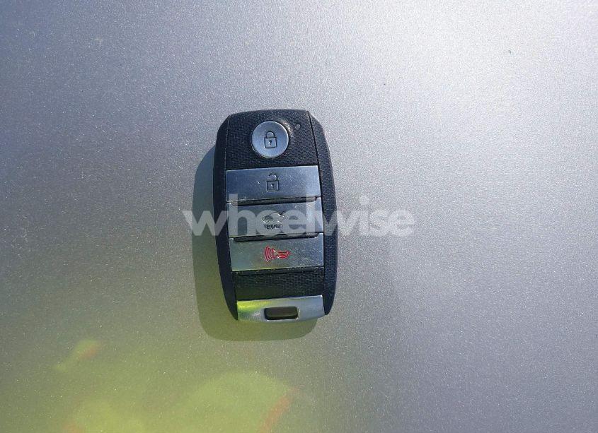 Photo 11 of 2016 Kia Optima EX (VIN 5XXGU4L31GG064220)