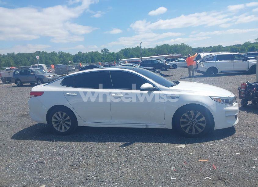 Photo 13 of 2016 Kia Optima EX (VIN 5XXGU4L31GG078375)