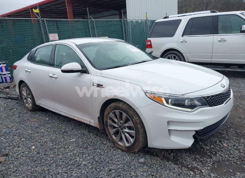 2016 Kia Optima EX (VIN 5XXGU4L31GG080501) main photo