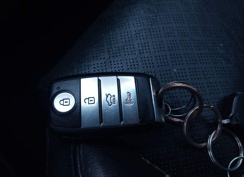 Photo 11 of 2016 Kia Optima EX (VIN 5XXGU4L31GG103968)