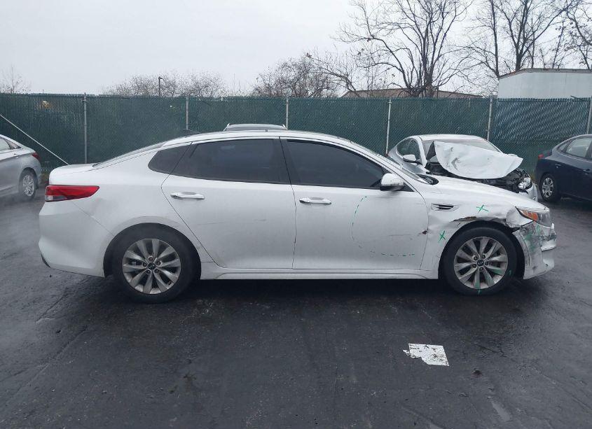 Photo 13 of 2016 Kia Optima EX (VIN 5XXGU4L31GG103968)