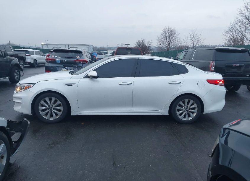 Photo 14 of 2016 Kia Optima EX (VIN 5XXGU4L31GG103968)