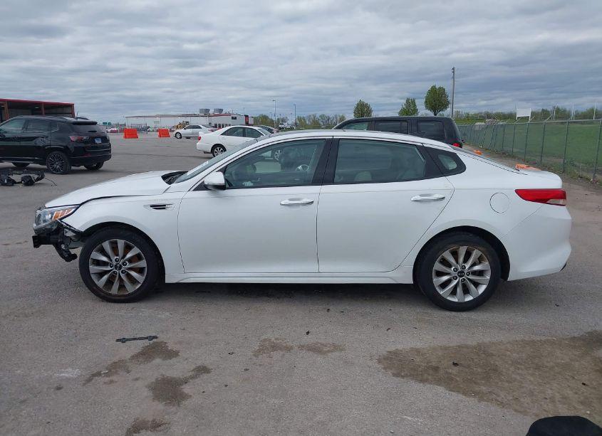 Photo 14 of 2018 Kia Optima EX (VIN 5XXGU4L31JG199480)