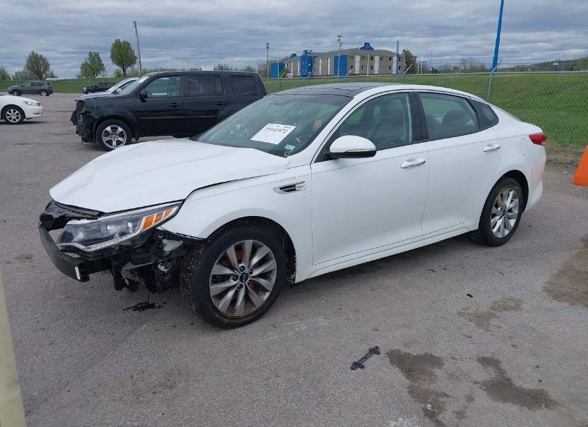 Photo 2 of 2018 Kia Optima EX (VIN 5XXGU4L31JG199480)