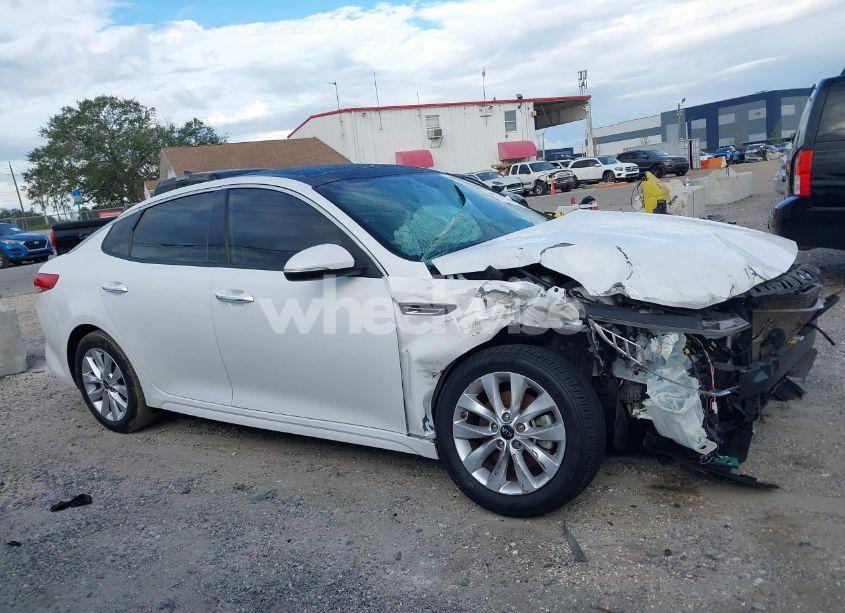 Photo 13 of 2018 Kia Optima EX (VIN 5XXGU4L31JG228525)
