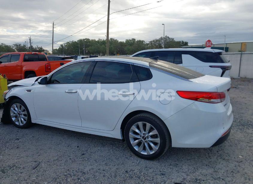 Photo 14 of 2018 Kia Optima EX (VIN 5XXGU4L31JG228525)