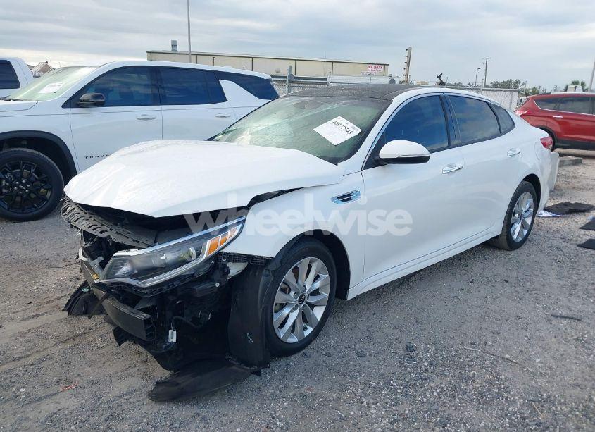 Photo 2 of 2018 Kia Optima EX (VIN 5XXGU4L31JG228525)