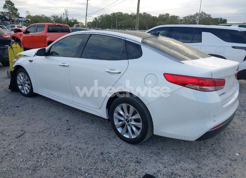 Photo 3 of 2018 Kia Optima EX (VIN 5XXGU4L31JG228525)