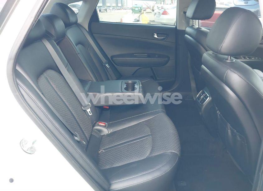 Photo 8 of 2018 Kia Optima EX (VIN 5XXGU4L31JG228525)