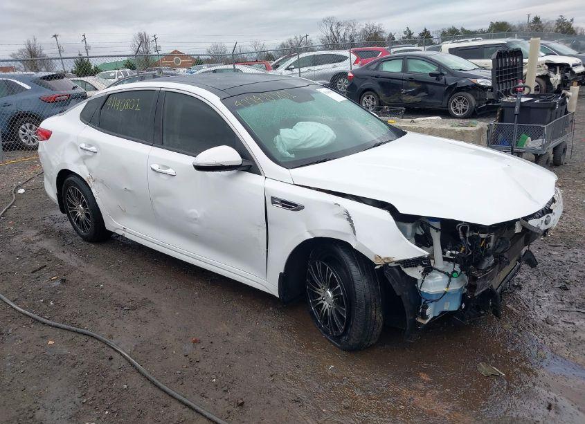 2016 Kia Optima EX (VIN 5XXGU4L32GG050794) main photo