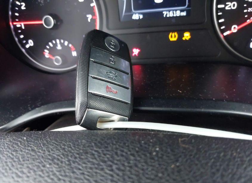 Photo 11 of 2016 Kia Optima EX (VIN 5XXGU4L32GG050794)