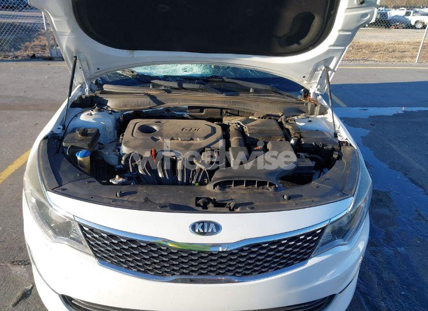 Photo 10 of 2016 Kia Optima EX (VIN 5XXGU4L32GG074982)