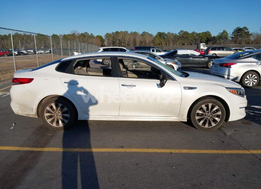Photo 12 of 2016 Kia Optima EX (VIN 5XXGU4L32GG074982)
