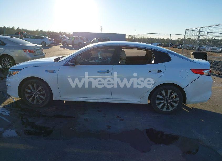 Photo 13 of 2016 Kia Optima EX (VIN 5XXGU4L32GG074982)