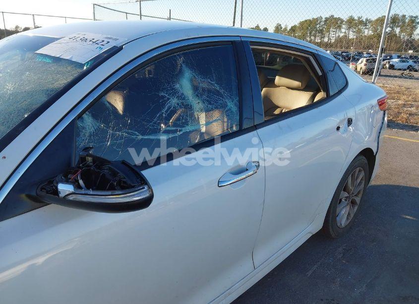 Photo 18 of 2016 Kia Optima EX (VIN 5XXGU4L32GG074982)