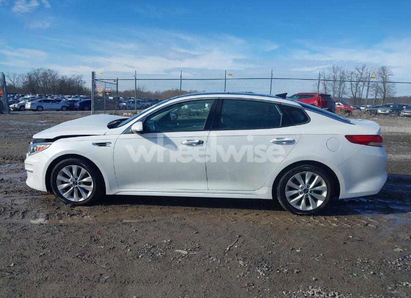Photo 14 of 2016 Kia Optima EX (VIN 5XXGU4L32GG080832)